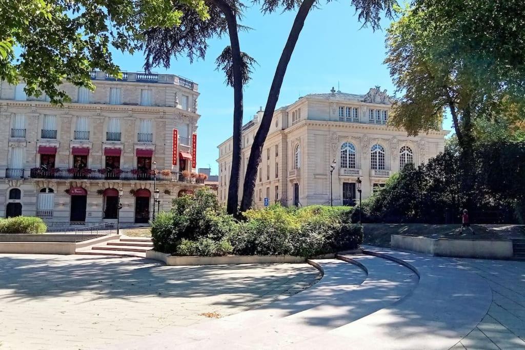 Les Loges Du Theatre Degustation Champagne Offerte Jacuzzi Sauna Jeux Velos Maison Prive 150M2 Historique 14Pers Max Emplacement Exceptionnel Et Chic, 200M De L'Avenue De Champagne, Gare, Musee, Jardins, Restaurations, Toutes Commodites Эперне Экстерьер фото