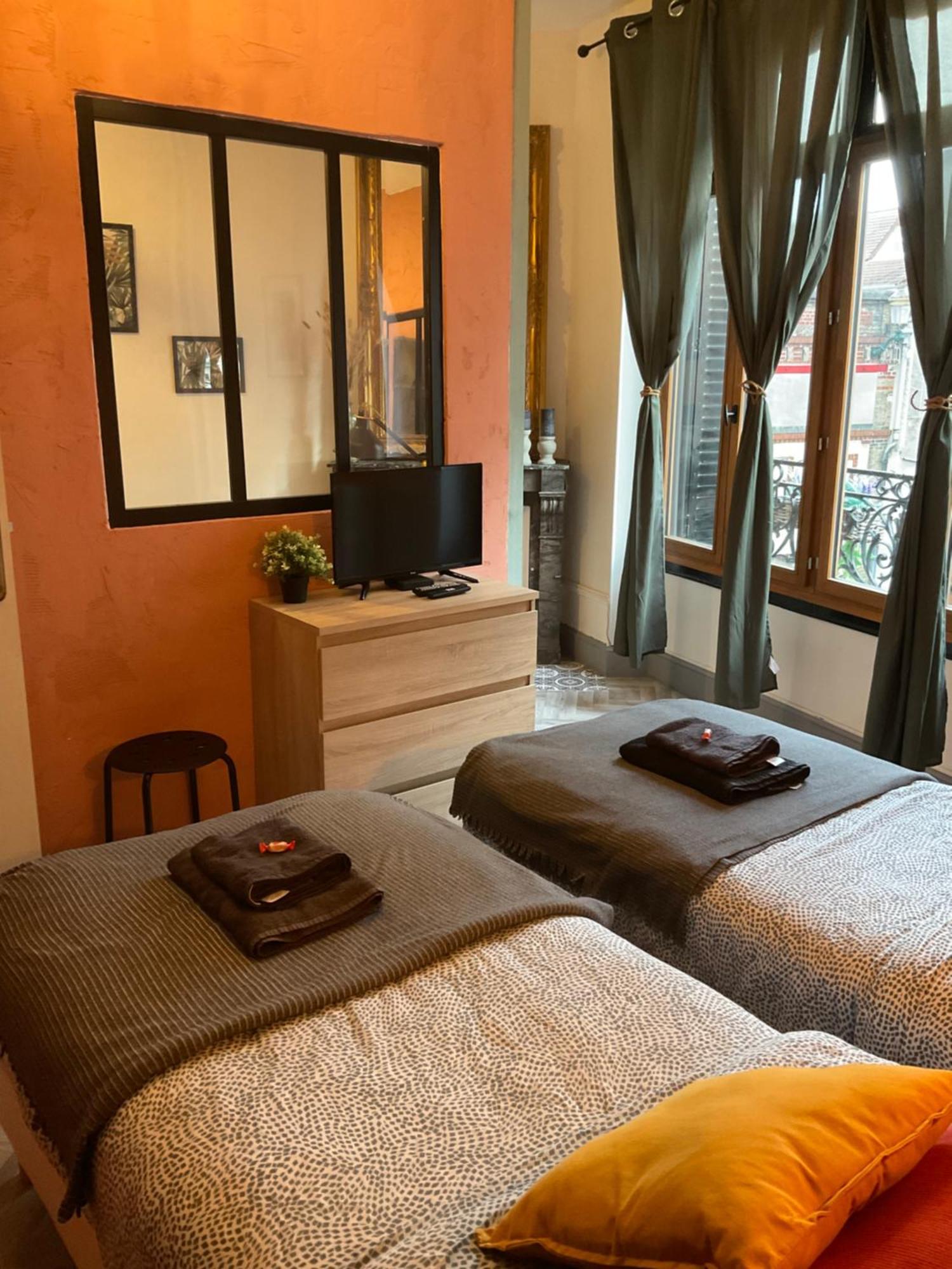 Les Loges Du Theatre Degustation Champagne Offerte Jacuzzi Sauna Jeux Velos Maison Prive 150M2 Historique 14Pers Max Emplacement Exceptionnel Et Chic, 200M De L'Avenue De Champagne, Gare, Musee, Jardins, Restaurations, Toutes Commodites Эперне Экстерьер фото