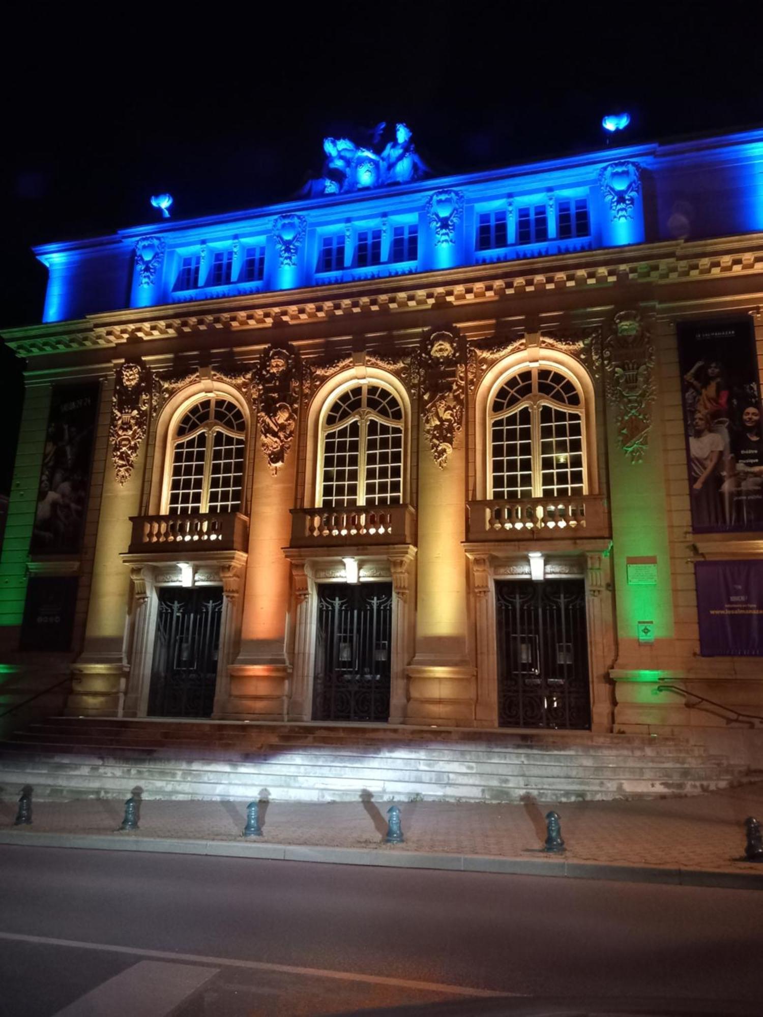 Les Loges Du Theatre Degustation Champagne Offerte Jacuzzi Sauna Jeux Velos Maison Prive 150M2 Historique 14Pers Max Emplacement Exceptionnel Et Chic, 200M De L'Avenue De Champagne, Gare, Musee, Jardins, Restaurations, Toutes Commodites Эперне Экстерьер фото