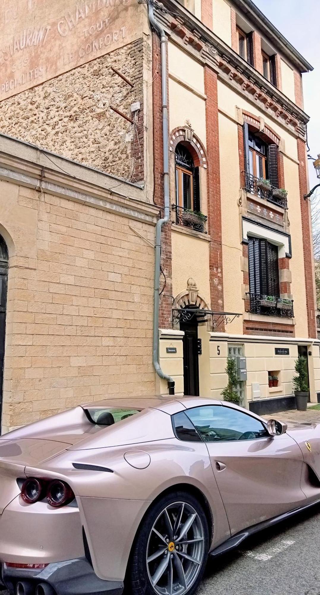 Les Loges Du Theatre Degustation Champagne Offerte Jacuzzi Sauna Jeux Velos Maison Prive 150M2 Historique 14Pers Max Emplacement Exceptionnel Et Chic, 200M De L'Avenue De Champagne, Gare, Musee, Jardins, Restaurations, Toutes Commodites Эперне Экстерьер фото