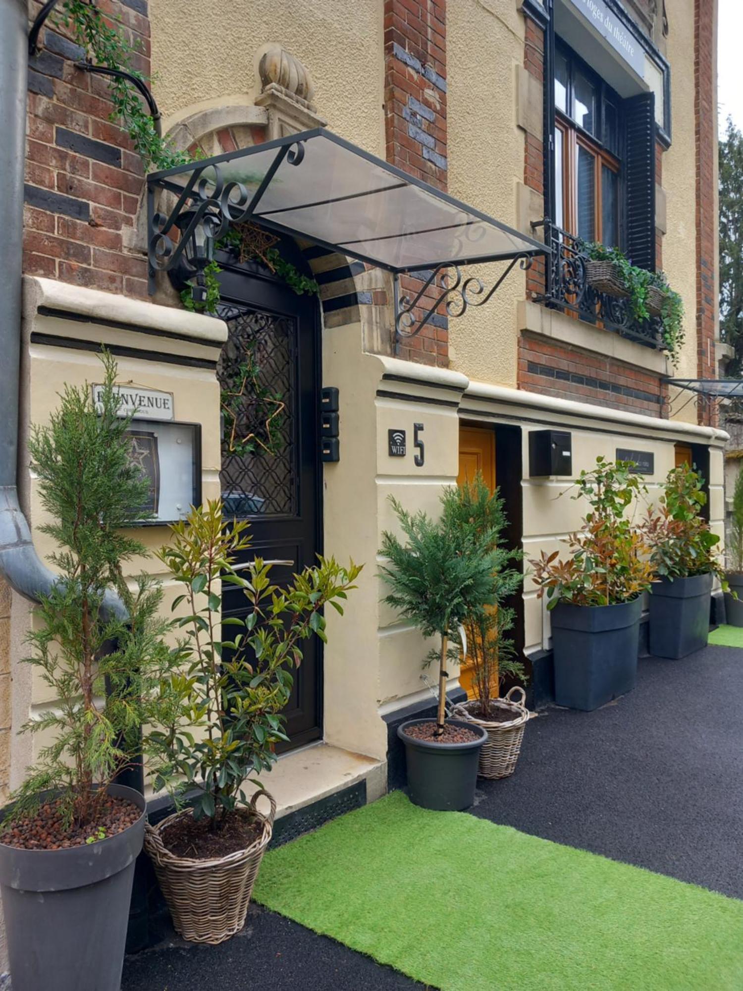 Les Loges Du Theatre Degustation Champagne Offerte Jacuzzi Sauna Jeux Velos Maison Prive 150M2 Historique 14Pers Max Emplacement Exceptionnel Et Chic, 200M De L'Avenue De Champagne, Gare, Musee, Jardins, Restaurations, Toutes Commodites Эперне Экстерьер фото